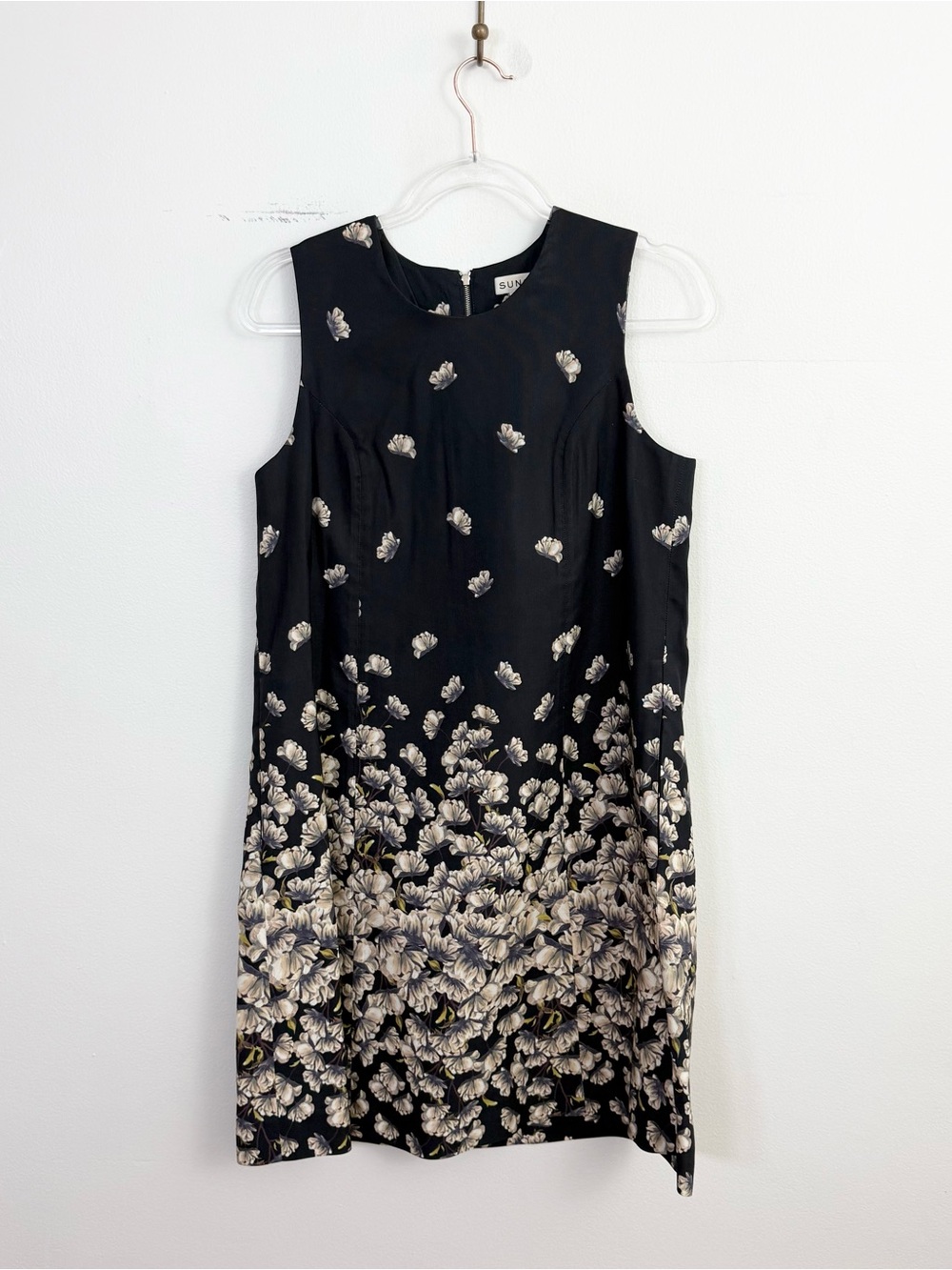 SUNO Floral Shift Dress Size 8 Black Sleeveless Silk Blend Designer Dress